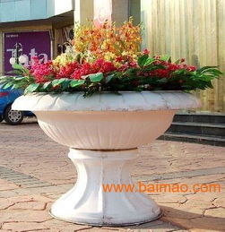 定制戶外大型玻璃鋼花盆與仿砂巖花盆 優(yōu)勢、加工工藝與價格指南